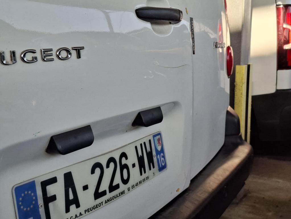 PEUGEOT PARTNER FGN FOURGON STANDARD 1.6 BLUEHDI 100 S&S BVM5 PREMIUM PACK 2018