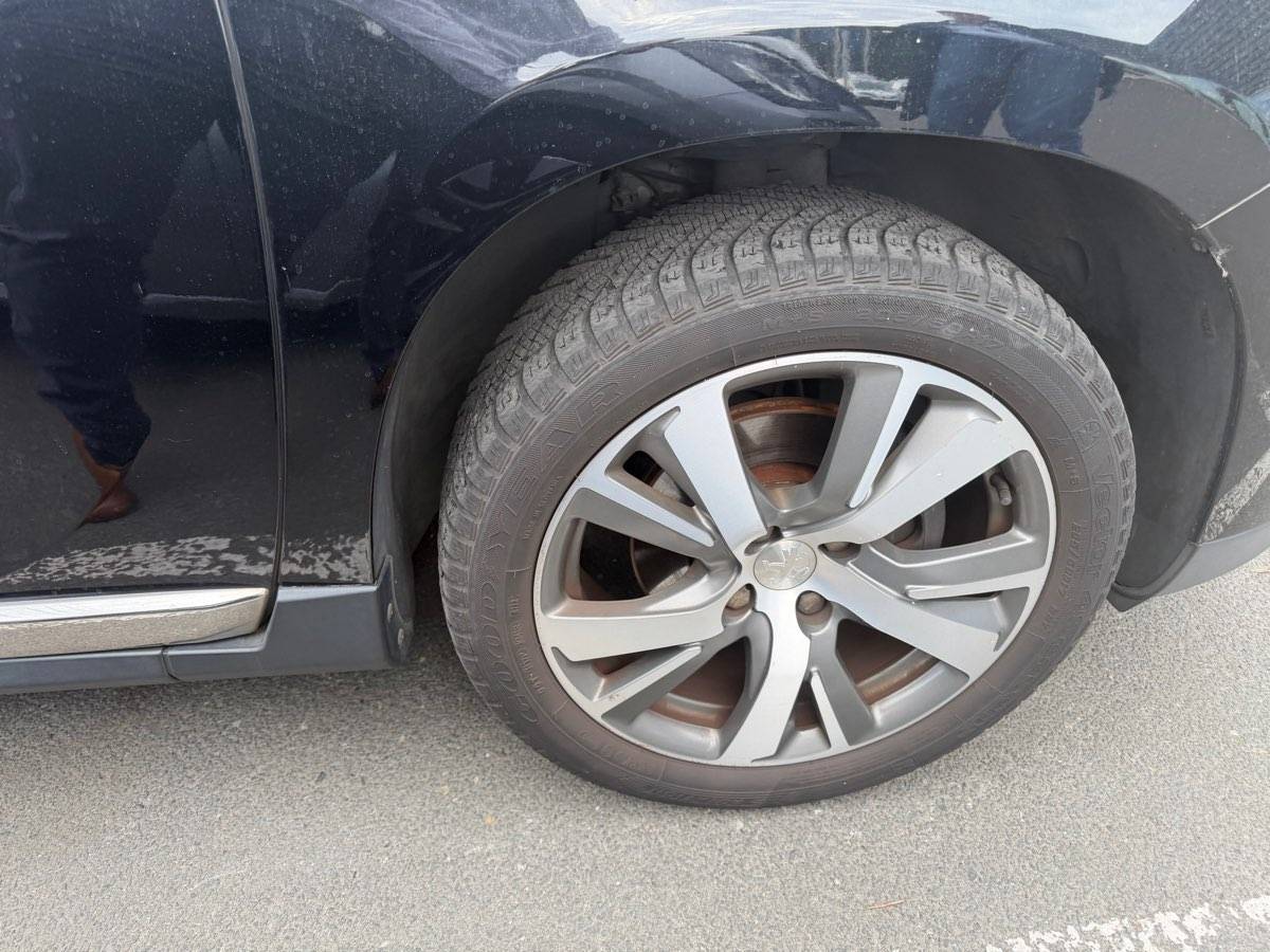PEUGEOT 2008 1.6 e-HDi 115ch FAP BVM6 Féline Titane Féline Titane 2013