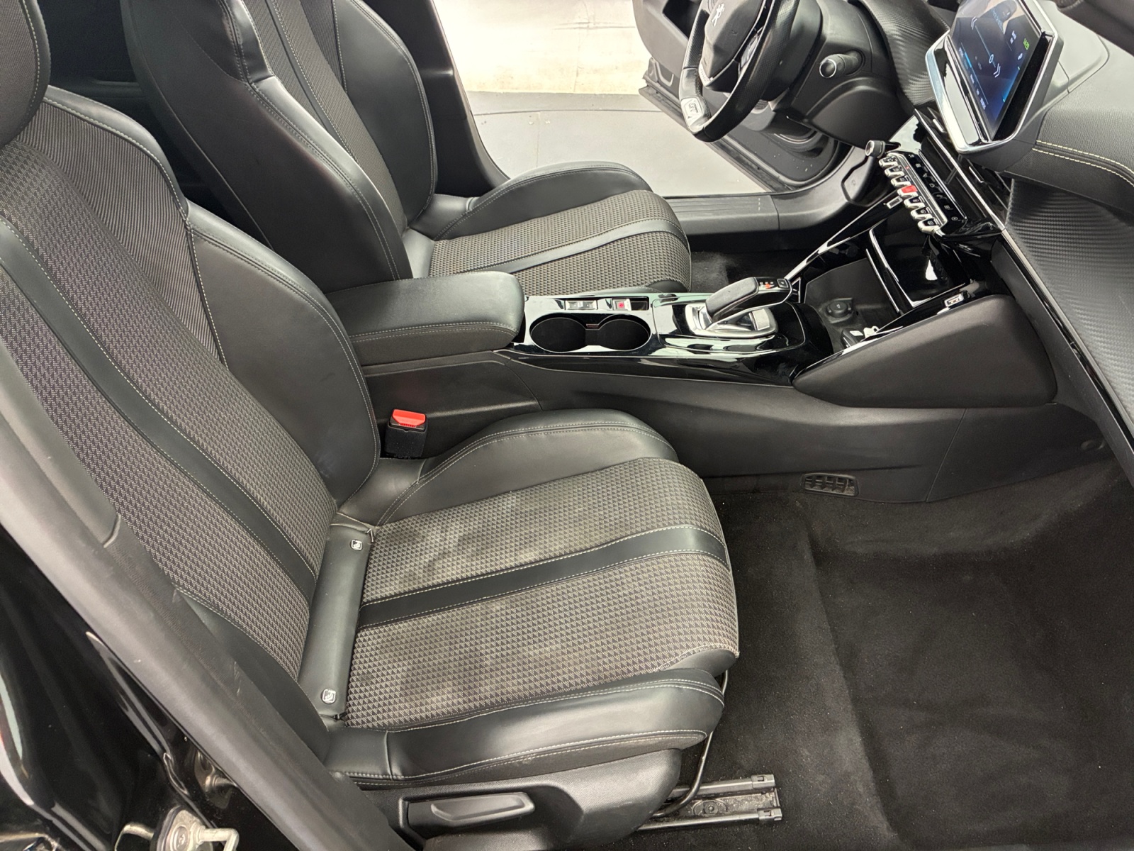 PEUGEOT 2008 Electrique 136 ch GT GT 2021