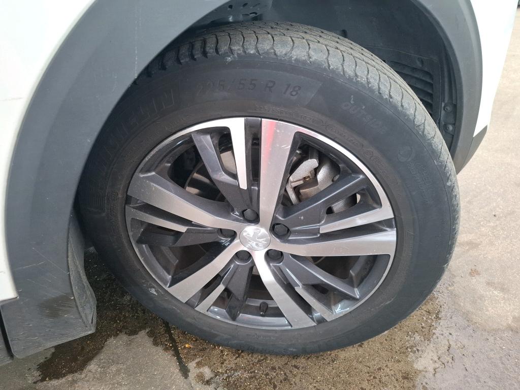 PEUGEOT 3008 Hybrid 225 e-EAT8 Active Pack 2023
