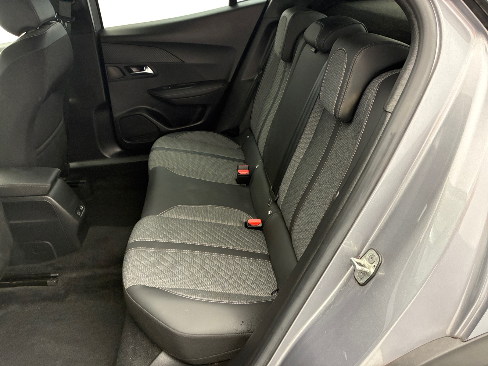 PEUGEOT 2008 PureTech 100 S&S BVM6 Allure 2023