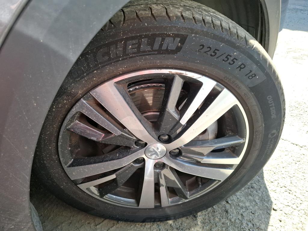 PEUGEOT 3008 Hybrid 225 e-EAT8 Allure Pack 2022