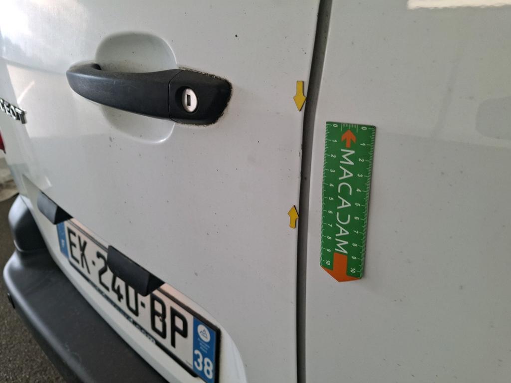 PEUGEOT PARTNER FGN FOURGON STANDARD 1.6 BLUEHDI 100 BVM5 PREMIUM PACK 2017