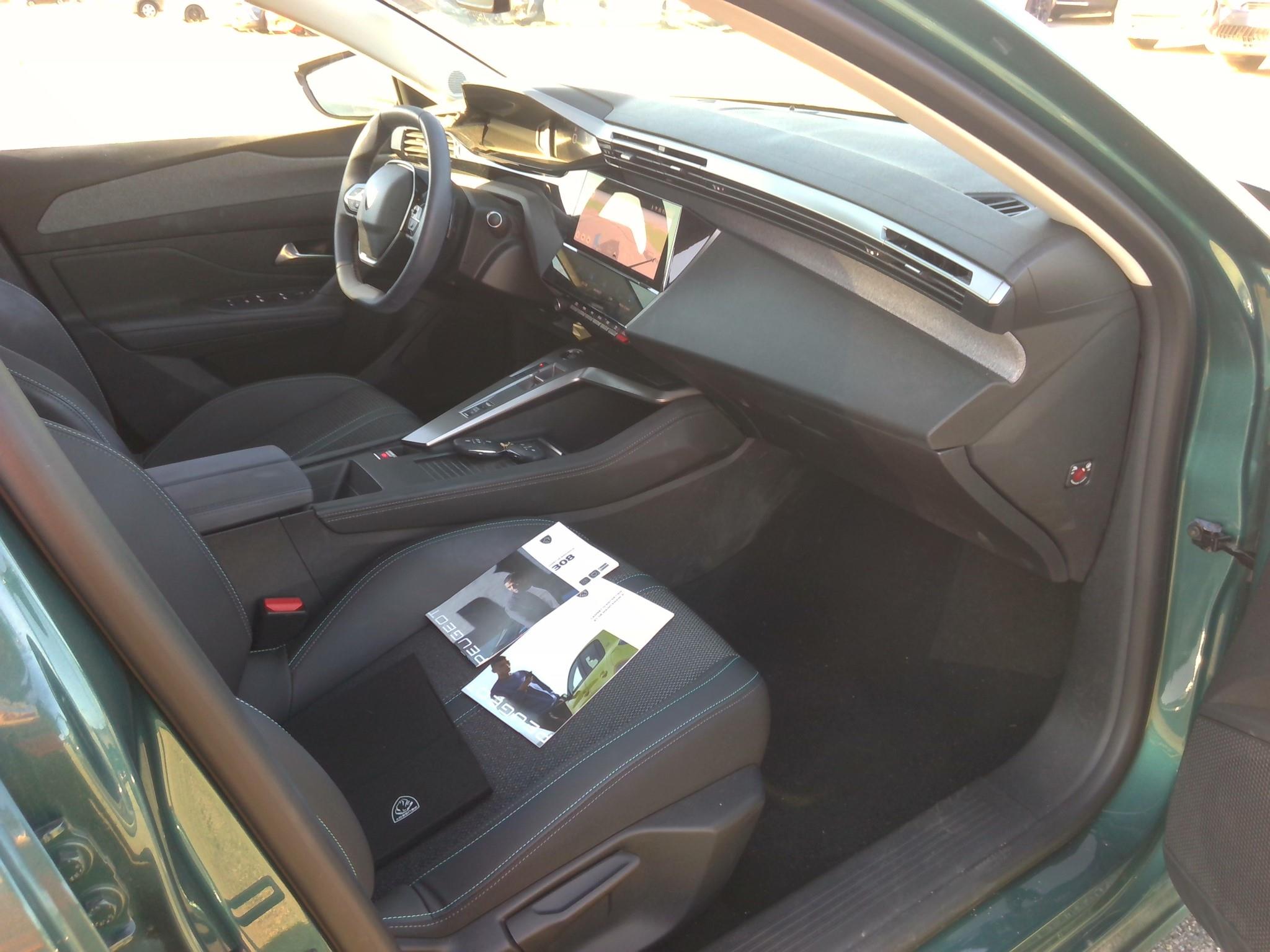 PEUGEOT 308 SW PHEV 180 e-EAT8 Allure 2024