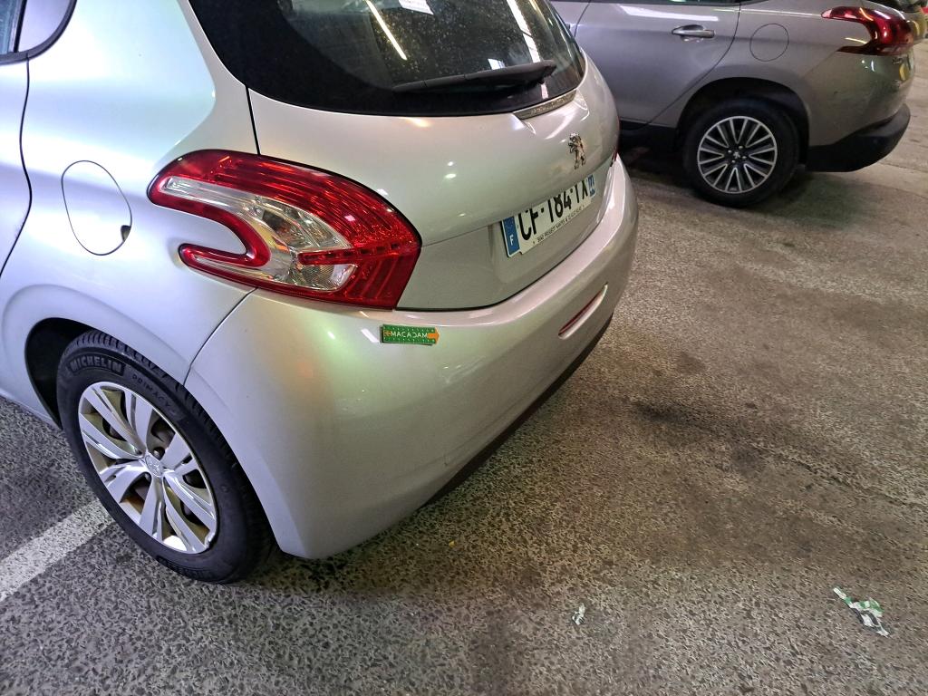 PEUGEOT 208 1.6 e-HDi 92ch FAP BVM5 Active 2012