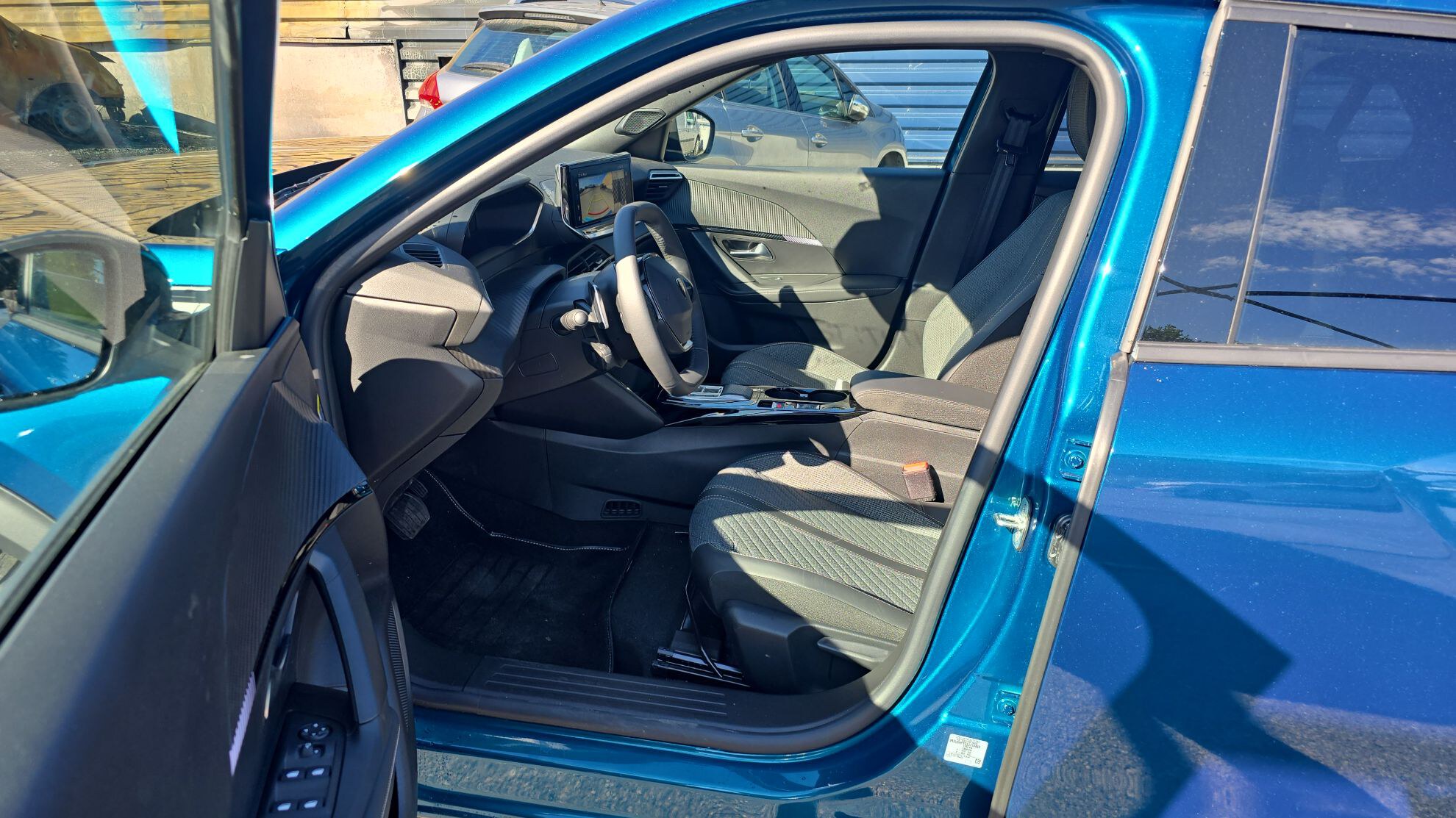 PEUGEOT 2008 Hybrid 145 e-DCS6 Allure 2025