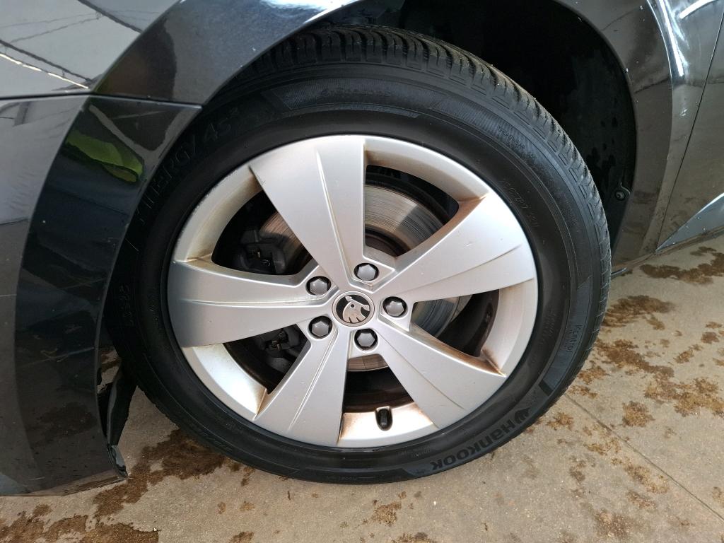 SKODA SUPERB COMBI 2.0 TDI 150 SCR DSG7 Business 2021