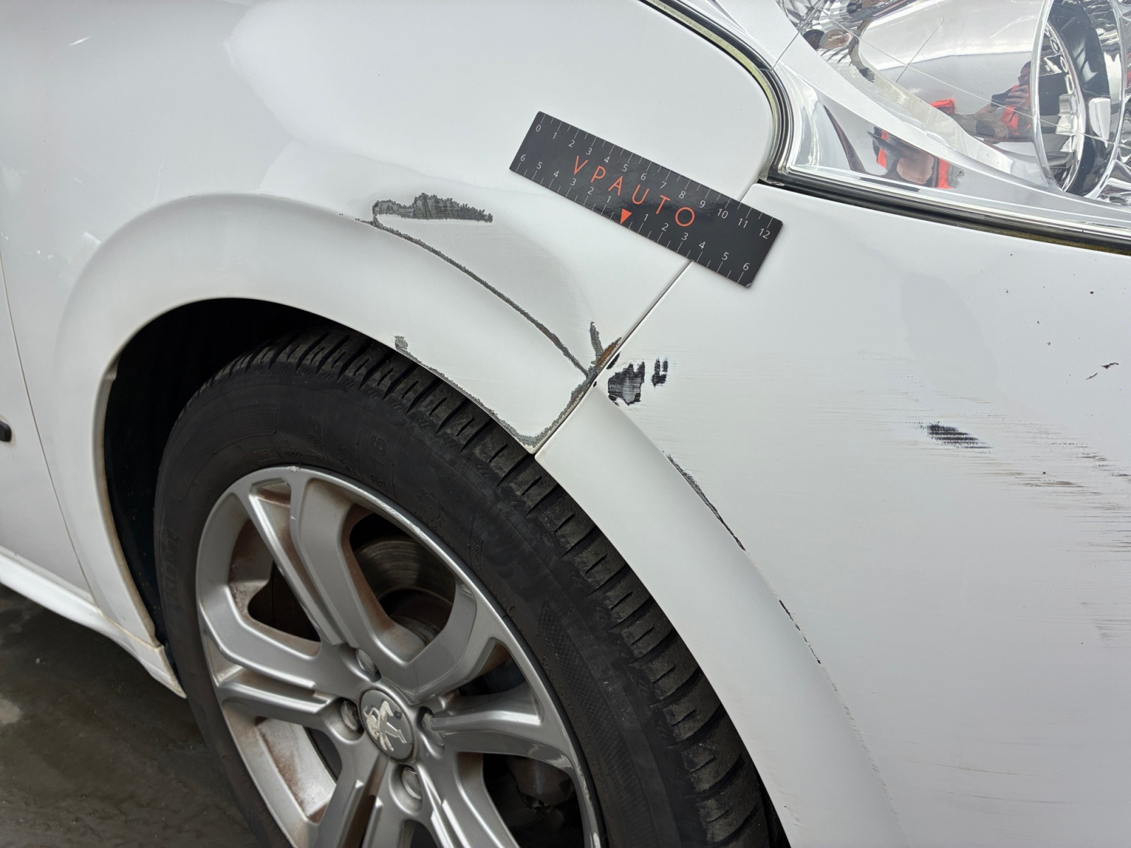 PEUGEOT 208 1.6 e-HDi 92ch ETG6 Allure 2014
