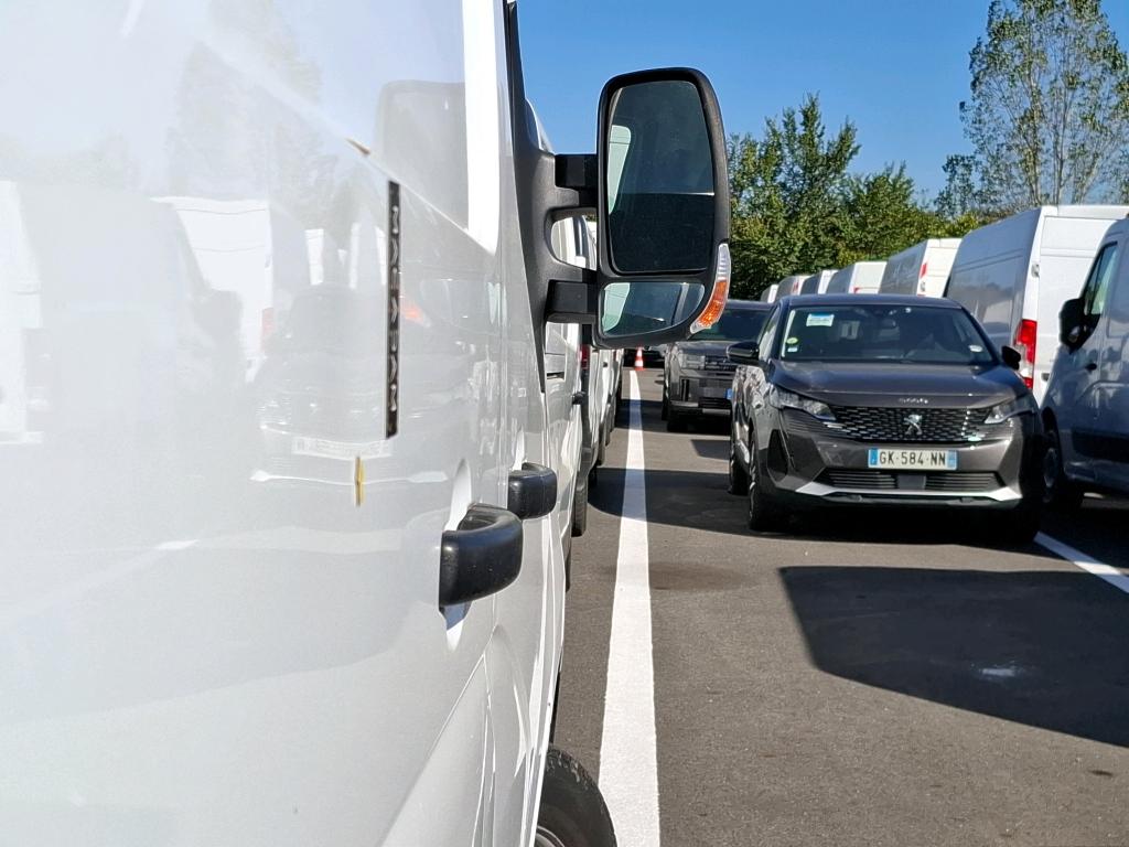 RENAULT MASTER FOURGON FGN TRAC F3300 L1H1 BLUE DCI 135 GRAND CONFORT 2023