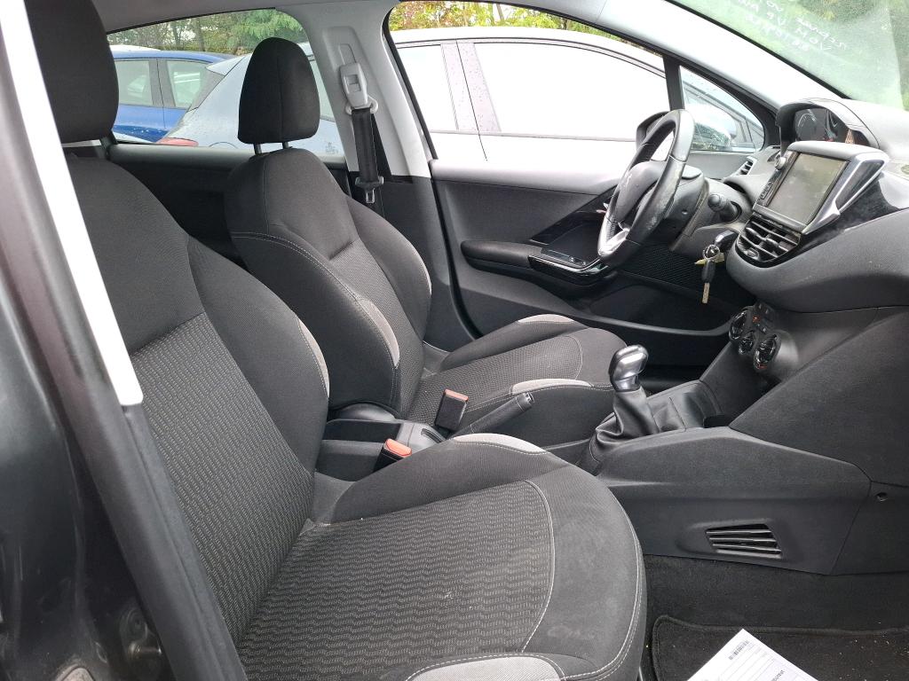 PEUGEOT 208 1.2 PureTech 82ch BVM5 Active 2015