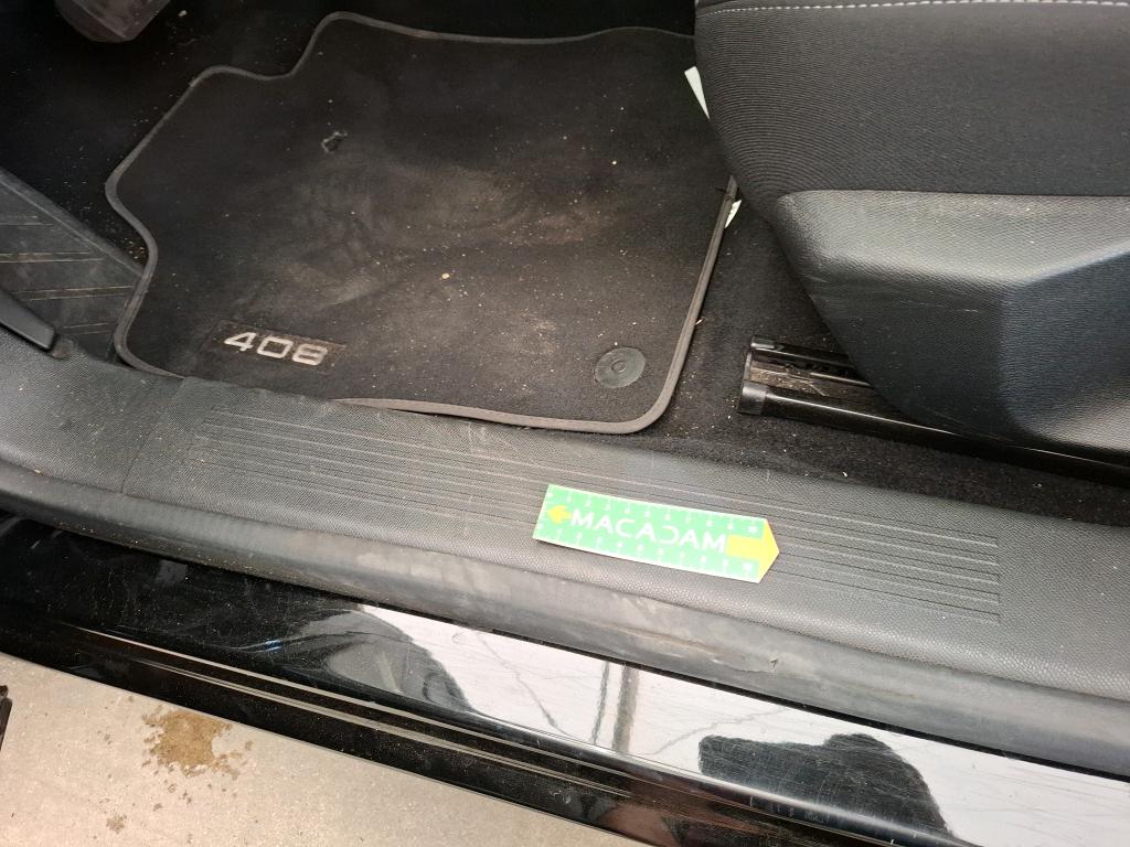 PEUGEOT 408 PHEV 225 e-EAT8 Allure Pack 2024