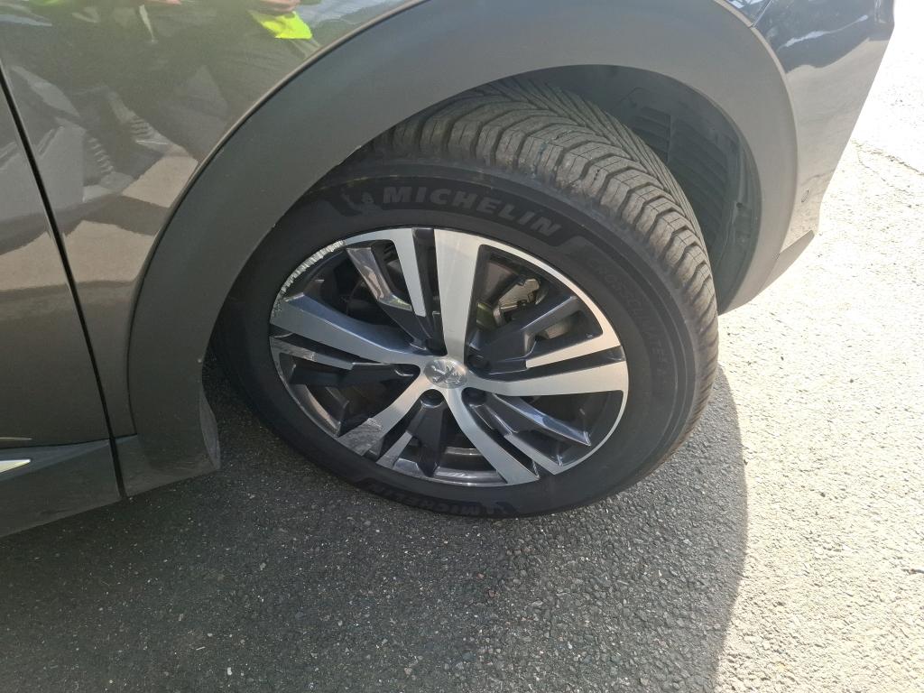 PEUGEOT 3008 Hybrid 225 e-EAT8 Allure Pack 2022
