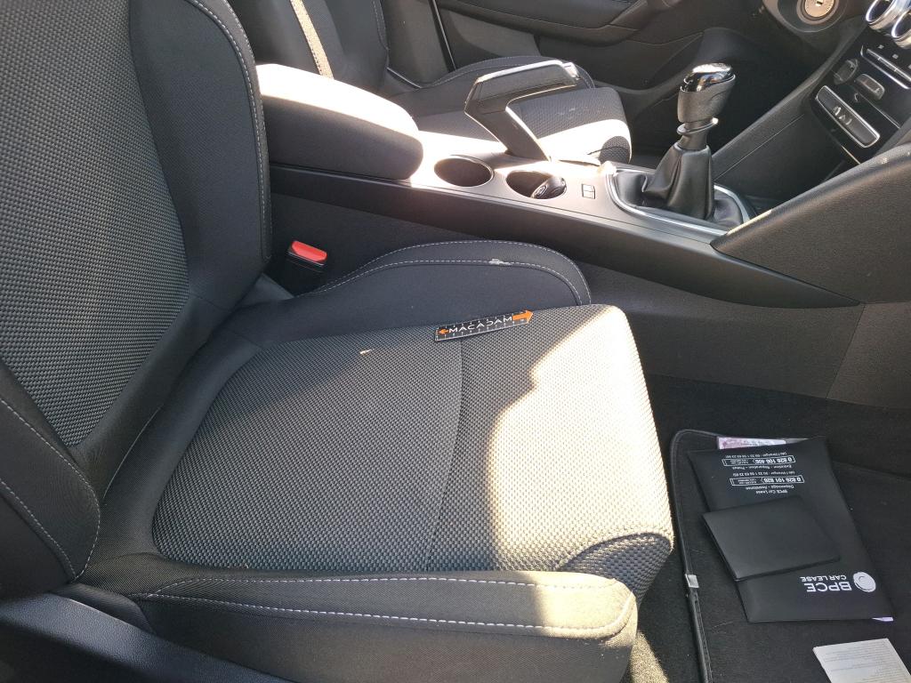RENAULT MEGANE SOCIETE IV BLUE DCI 115 - 20 AIR NAV 2P 2020