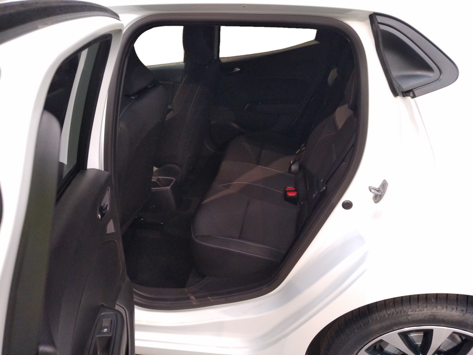MITSUBISHI COLT 1.6 MPI HEV 143 Invite+ 2026