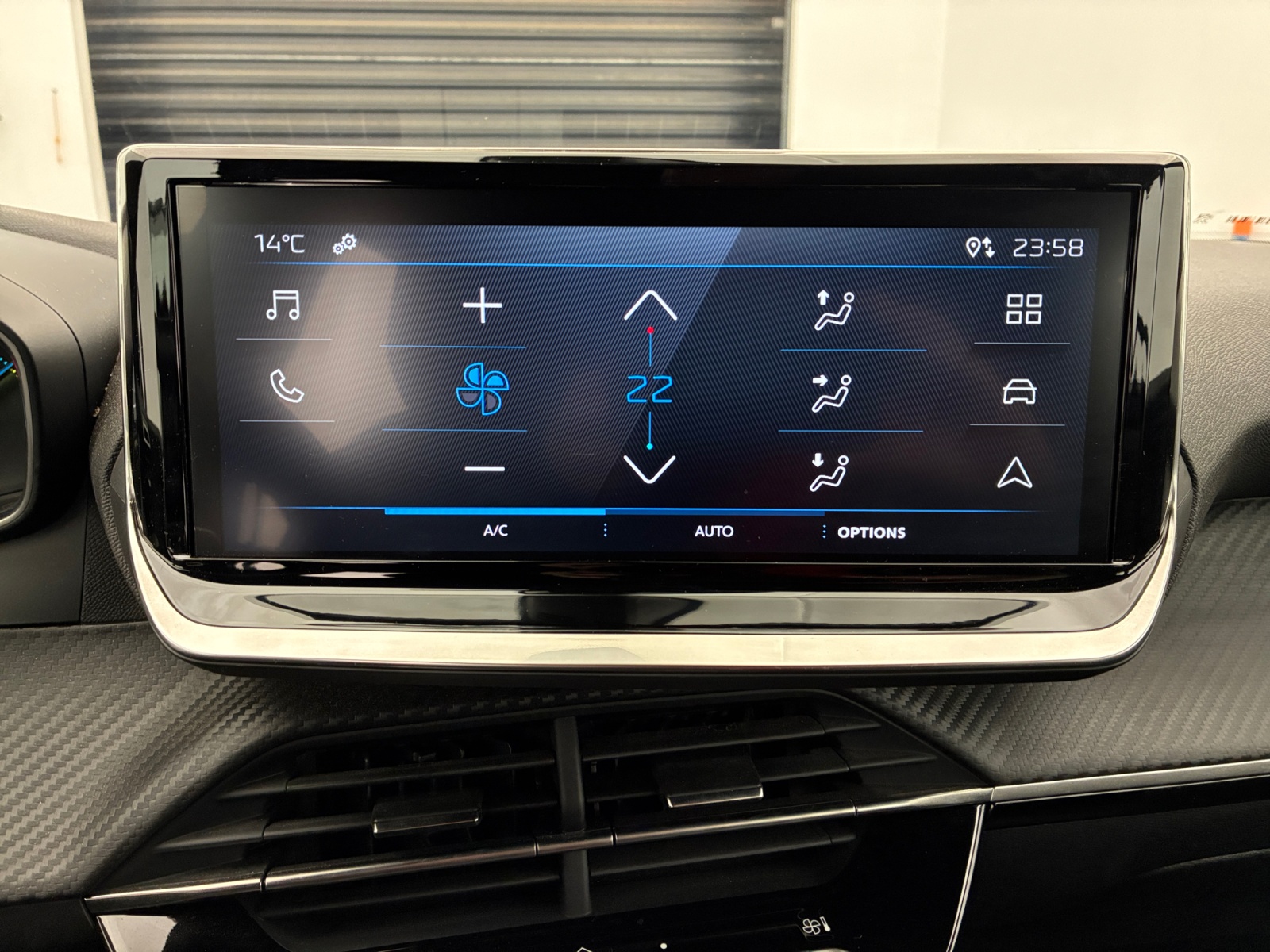 PEUGEOT 2008 Hybrid 136 e-DCS6 Style 2025