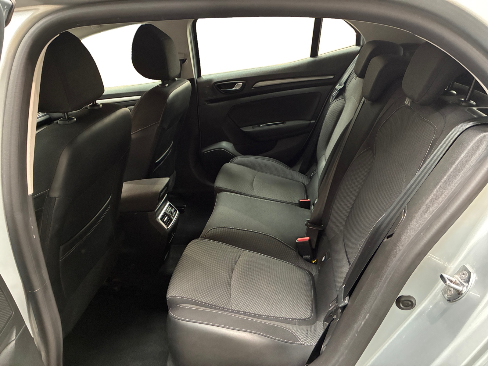 RENAULT Megane IV Berline Blue dCi 115 Evolution 2022