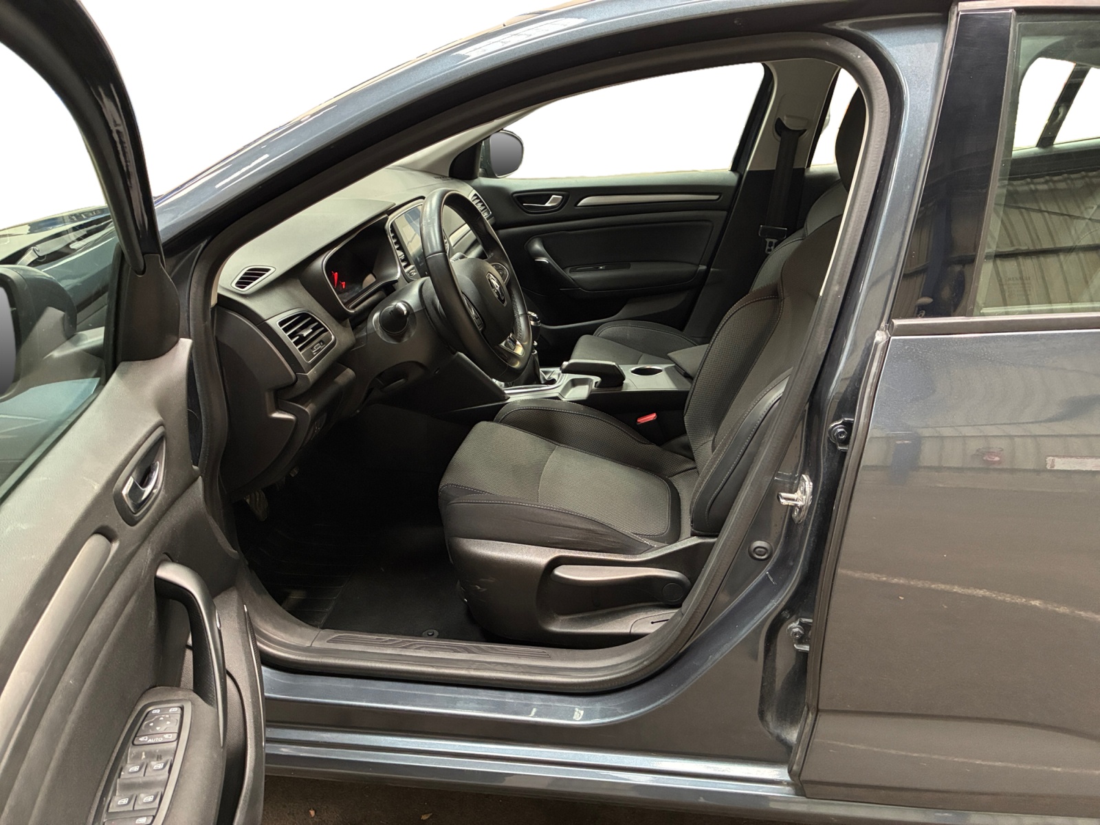 RENAULT Megane IV Berline Blue dCi 115 Evolution 2022