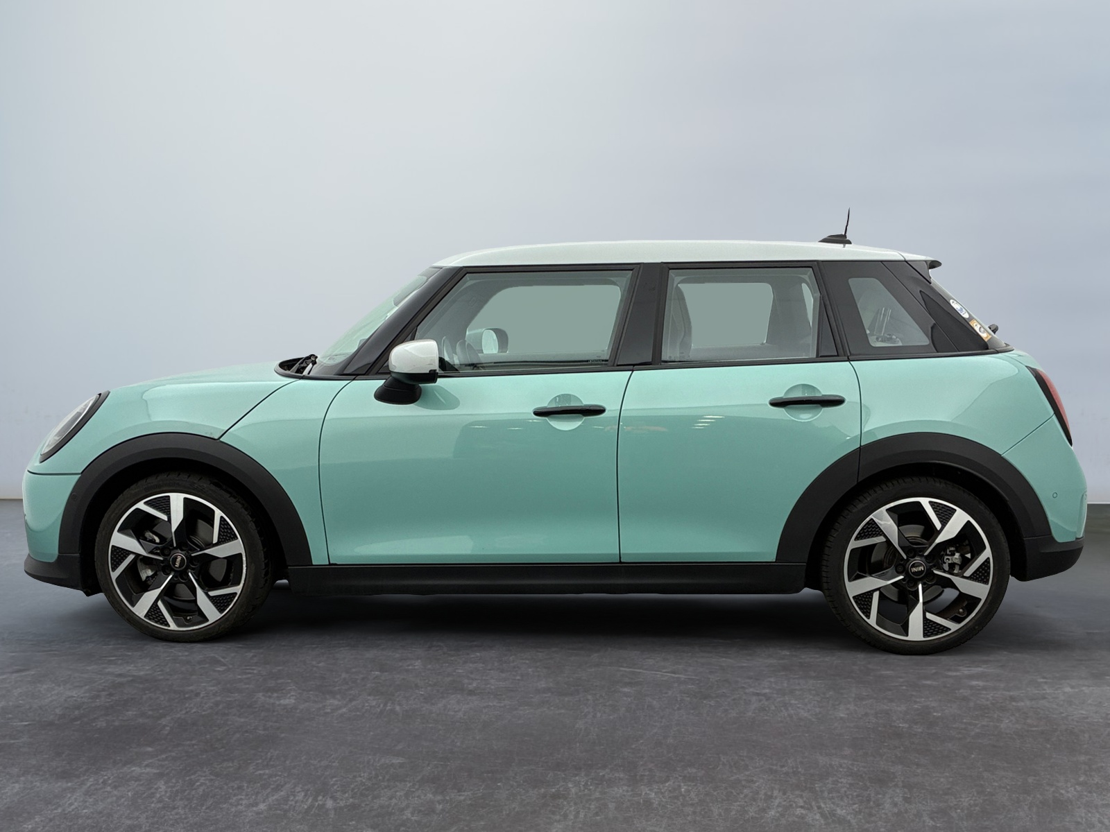 MINI Cooper 5 Portes C 156 Favoured + Pack S DKG7 2024