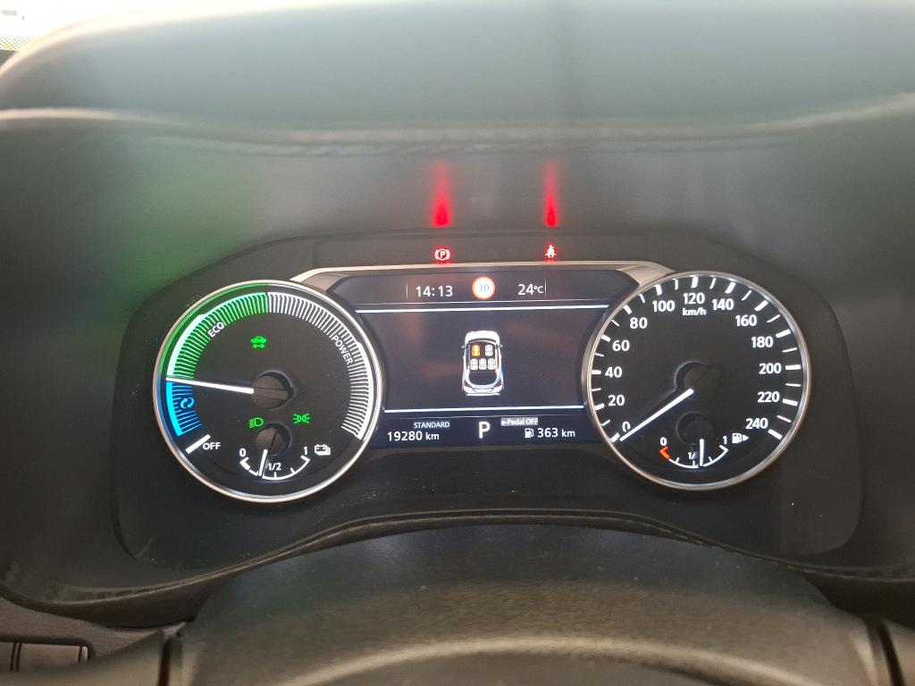 NISSAN  2025
