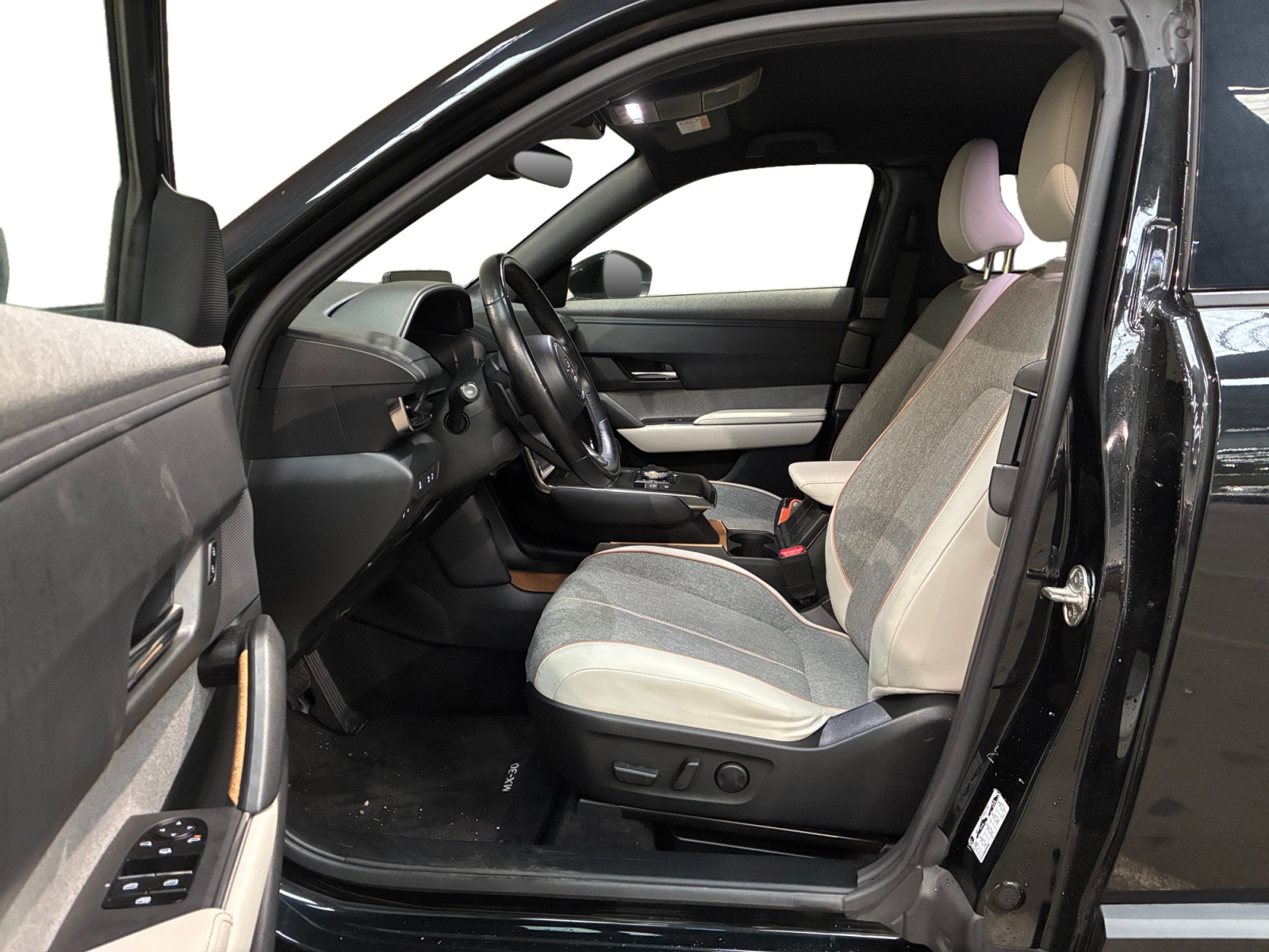 MAZDA MX-30 e-Skyactiv 145 ch Makoto Modern Confidence 2023