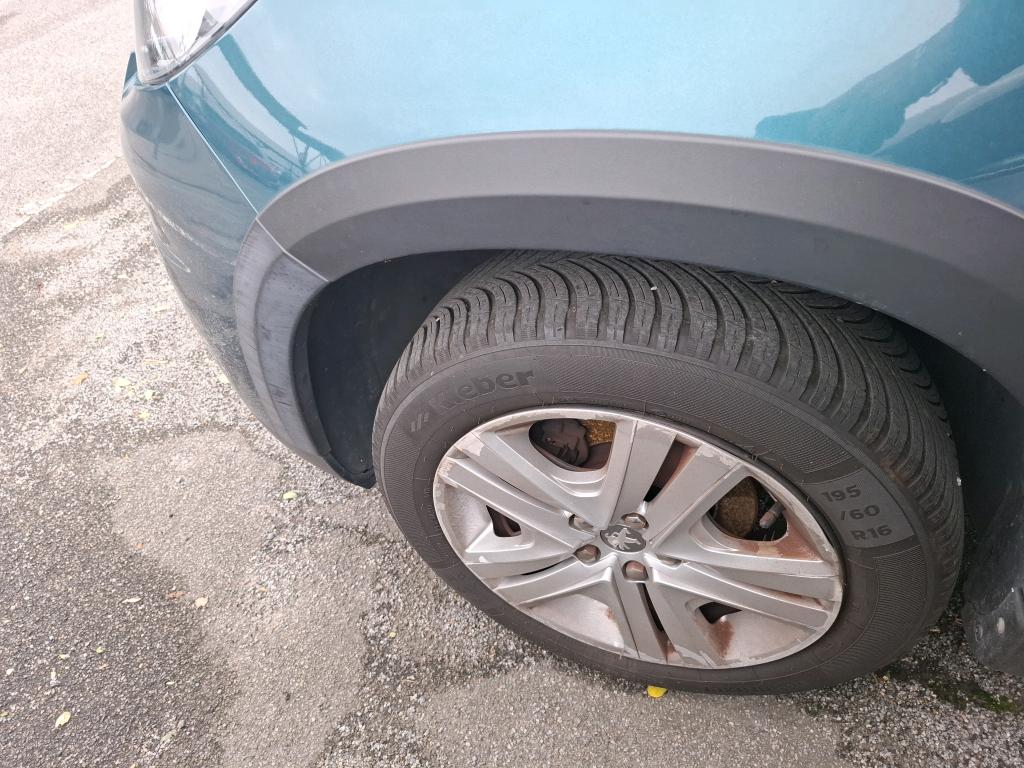 PEUGEOT 2008 PureTech 82ch S&S BVM5 Signature 2019