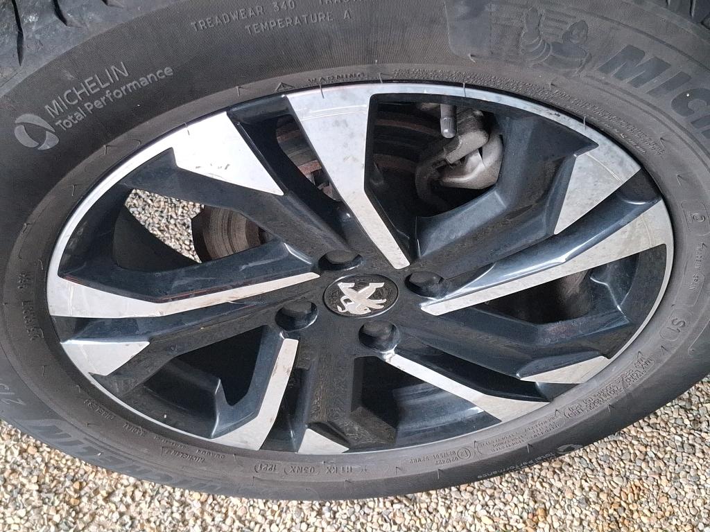 PEUGEOT 2008 BUSINESS BlueHDi 130 S&S EAT8 Allure 2021