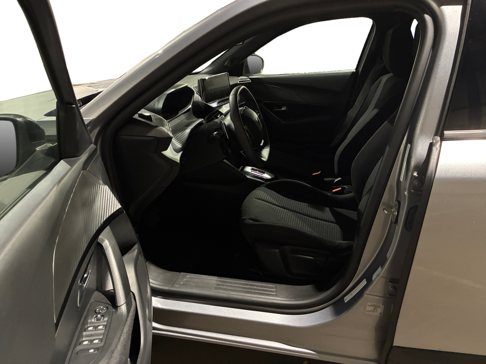 PEUGEOT 2008 hybrid 136 e-DCS6 Style 2025