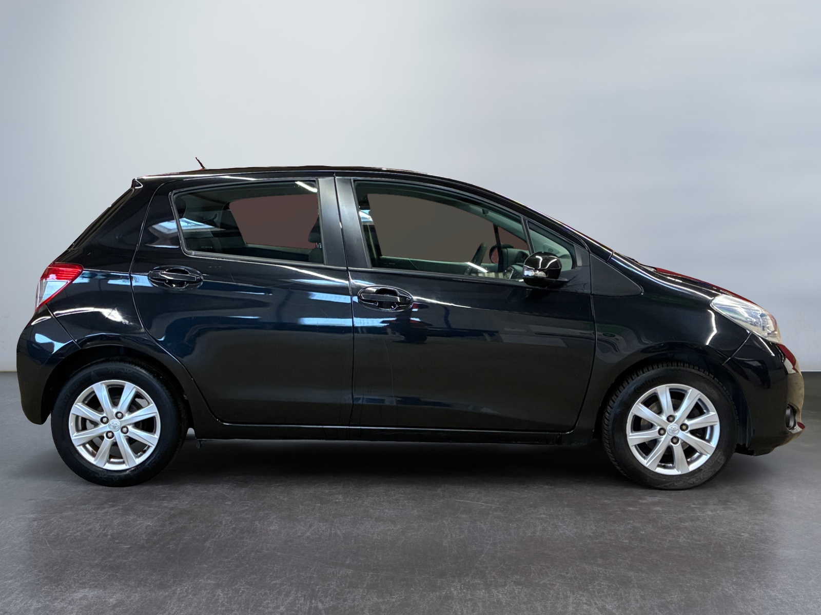 TOYOTA Yaris 69 VVT-i Active 2014