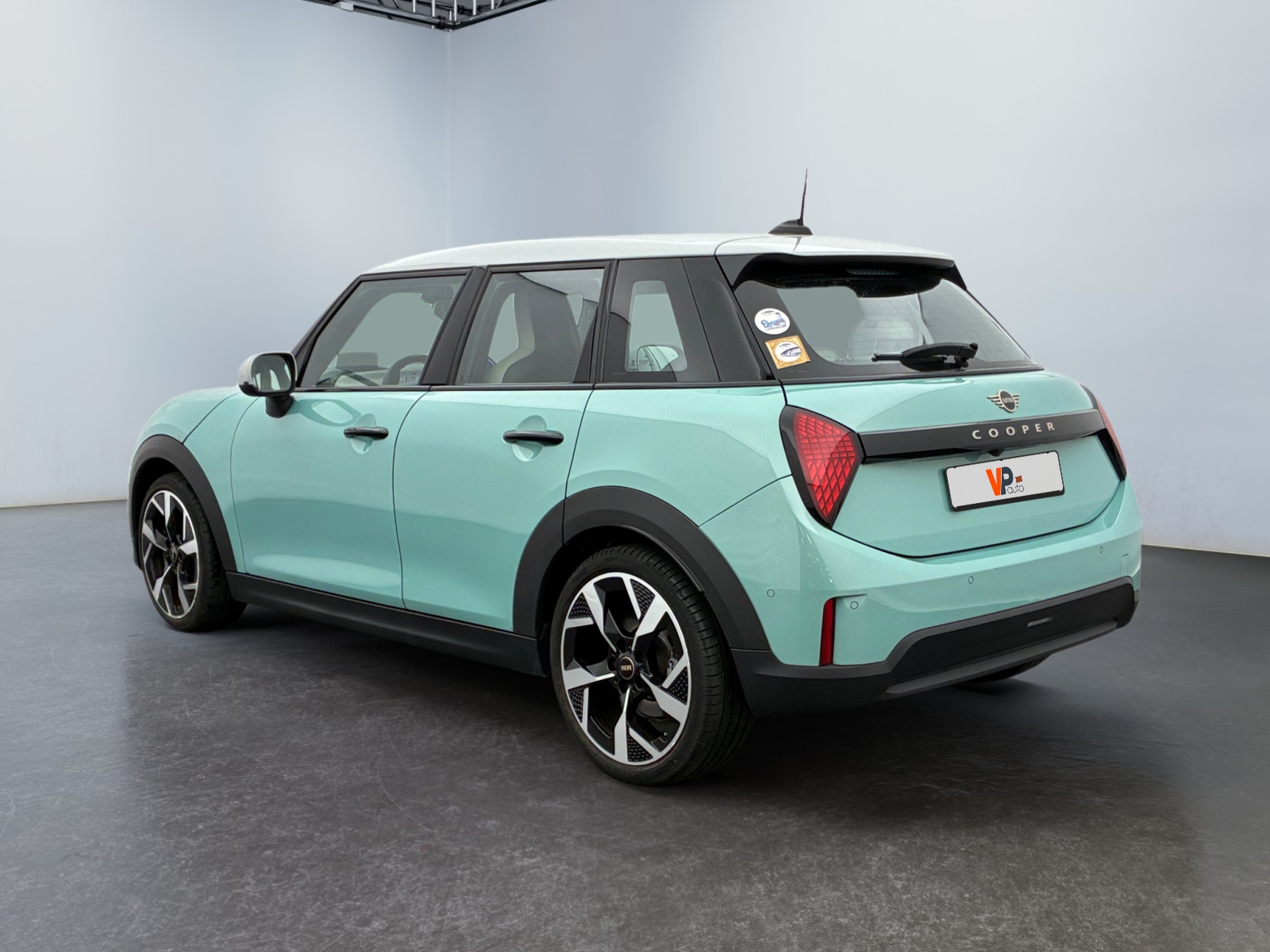 MINI Cooper 5 Portes C 156 Favoured + Pack S DKG7 2024