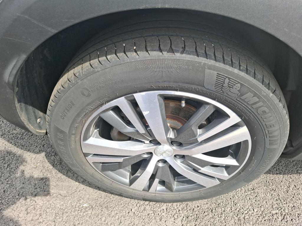 PEUGEOT 3008 Hybrid 180 e-EAT8 Active Pack 2023