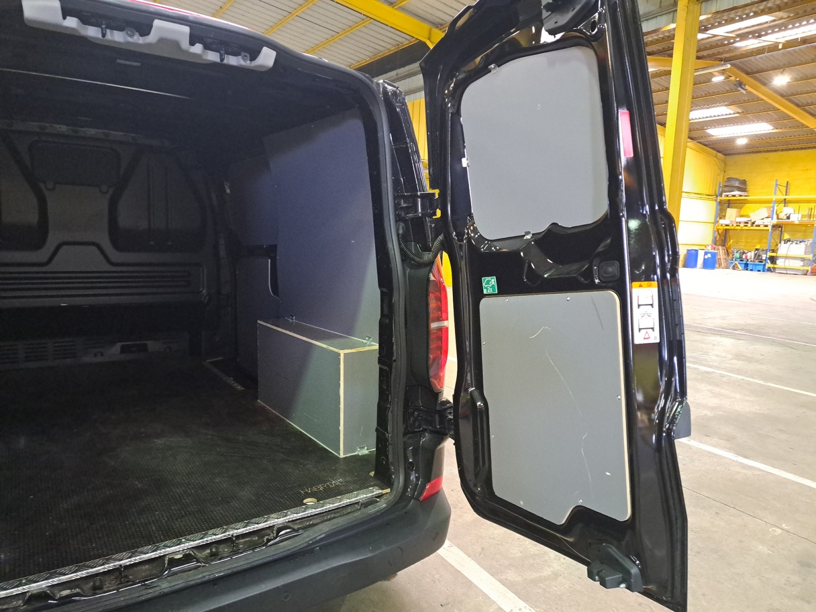 VOLKSWAGEN TRANSPORTER VAN L1H1 2.0 TDI 150 BVA8 BUSINESS 2025