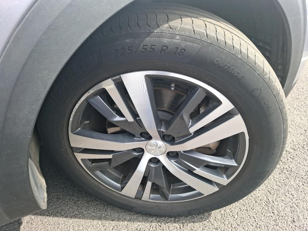 PEUGEOT 3008 Hybrid 180 e-EAT8 Active Pack 2023