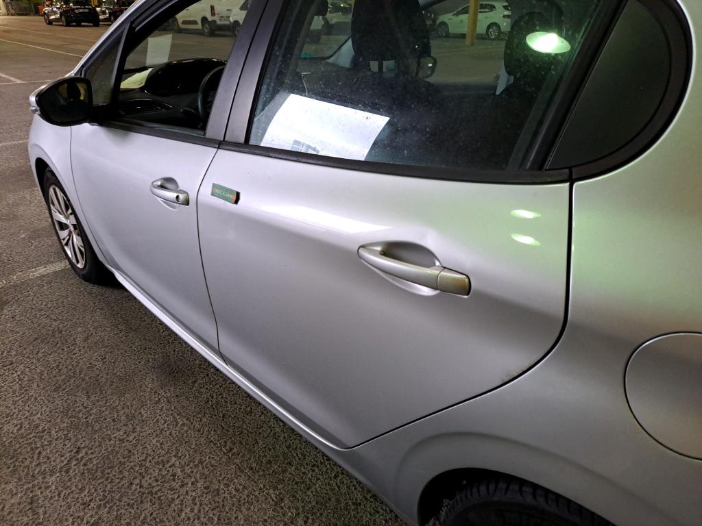 PEUGEOT 208 1.6 e-HDi 92ch FAP BVM5 Active 2012