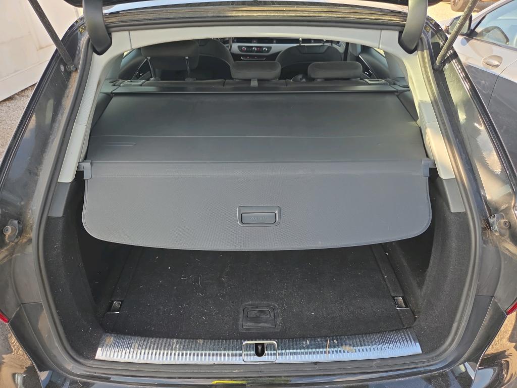 AUDI A4 AVANT 30 TDI 136 S tronic 7 Business Line 2022