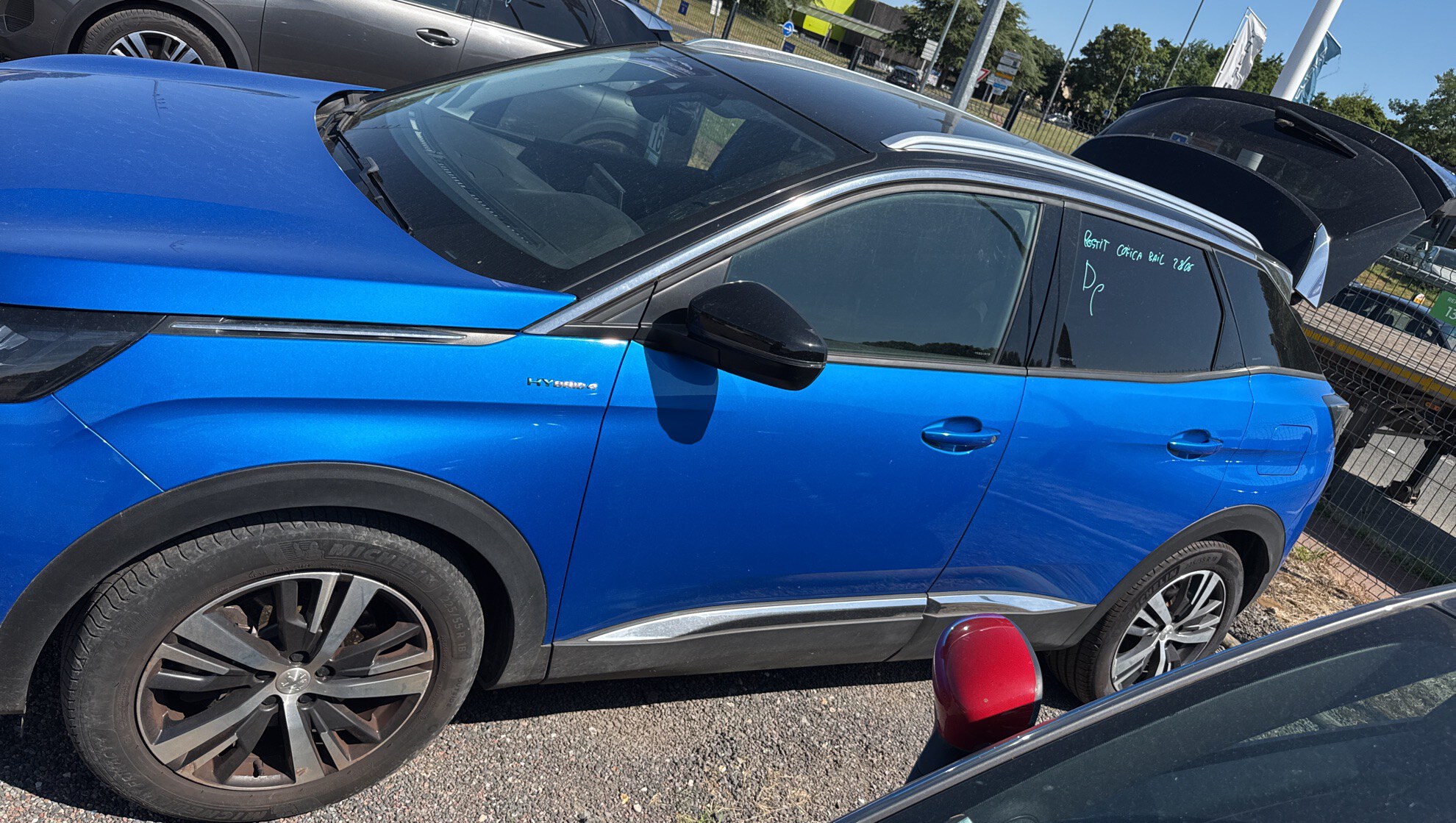 3008 HYBRID4