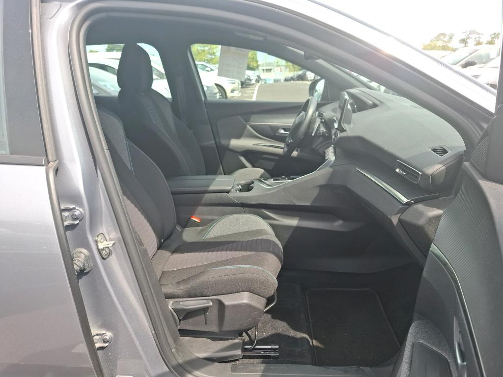 PEUGEOT 3008 Hybrid 180 e-EAT8 Active Pack 2023
