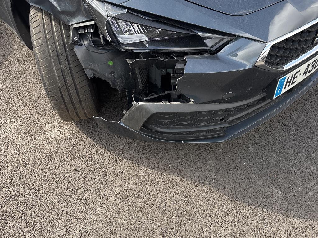 SEAT LEON 1.5 eTSI Hybrid 115 DSG7 Business 2025