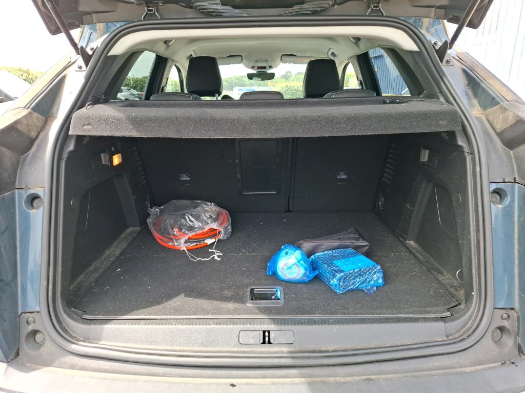 PEUGEOT 3008 Hybrid 225 e-EAT8 Allure 2022