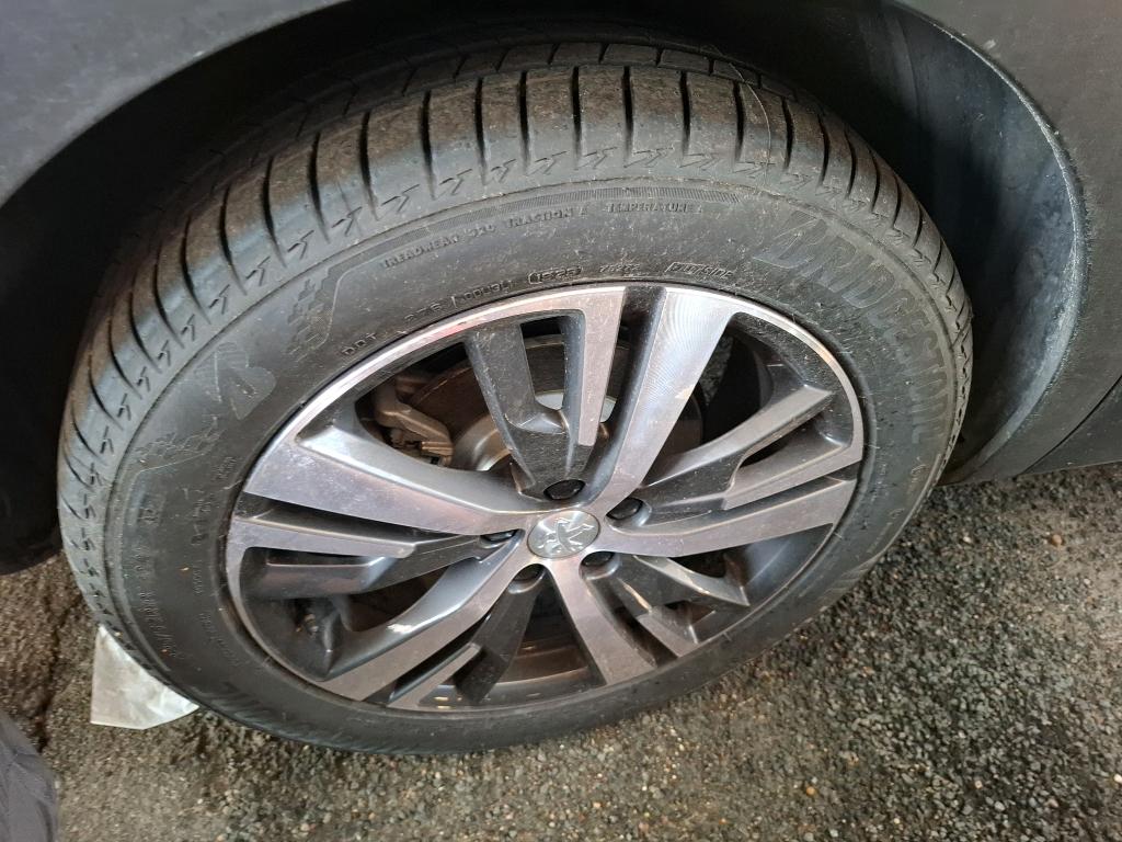 PEUGEOT 3008 Hybrid 225 e-EAT8 Allure Pack 2022