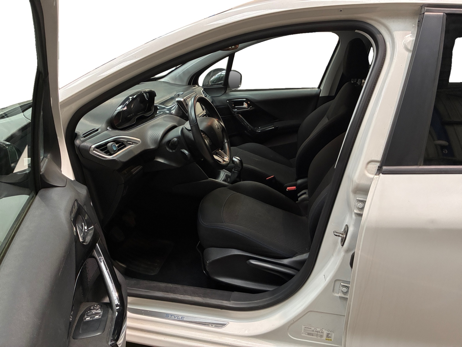 PEUGEOT 208 PureTech 82 BVM5 Style 5 ptes 2017