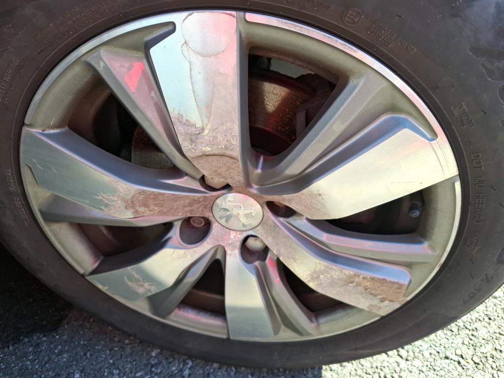 PEUGEOT 2008 1.6 e-HDi 115ch FAP BVM6 Allure 2014