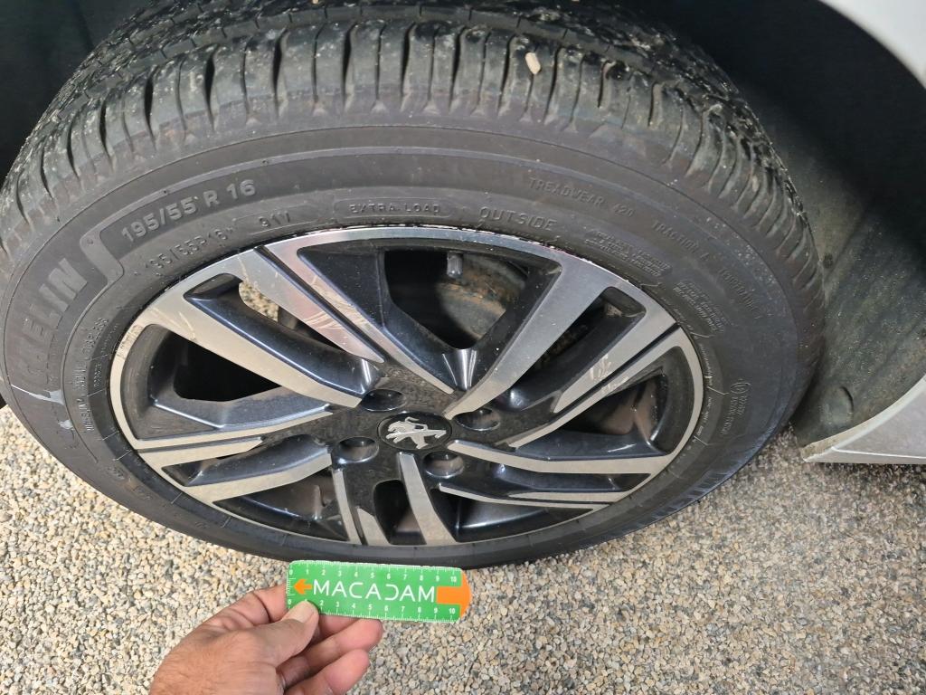 PEUGEOT 208) 208 PureTech 100 S&S BVM6 Active Pack 2023