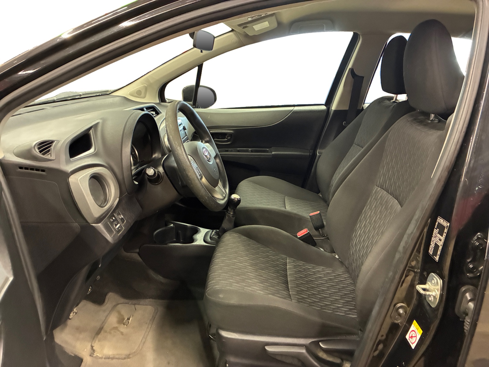 TOYOTA Yaris 69 VVT-i Active 2014