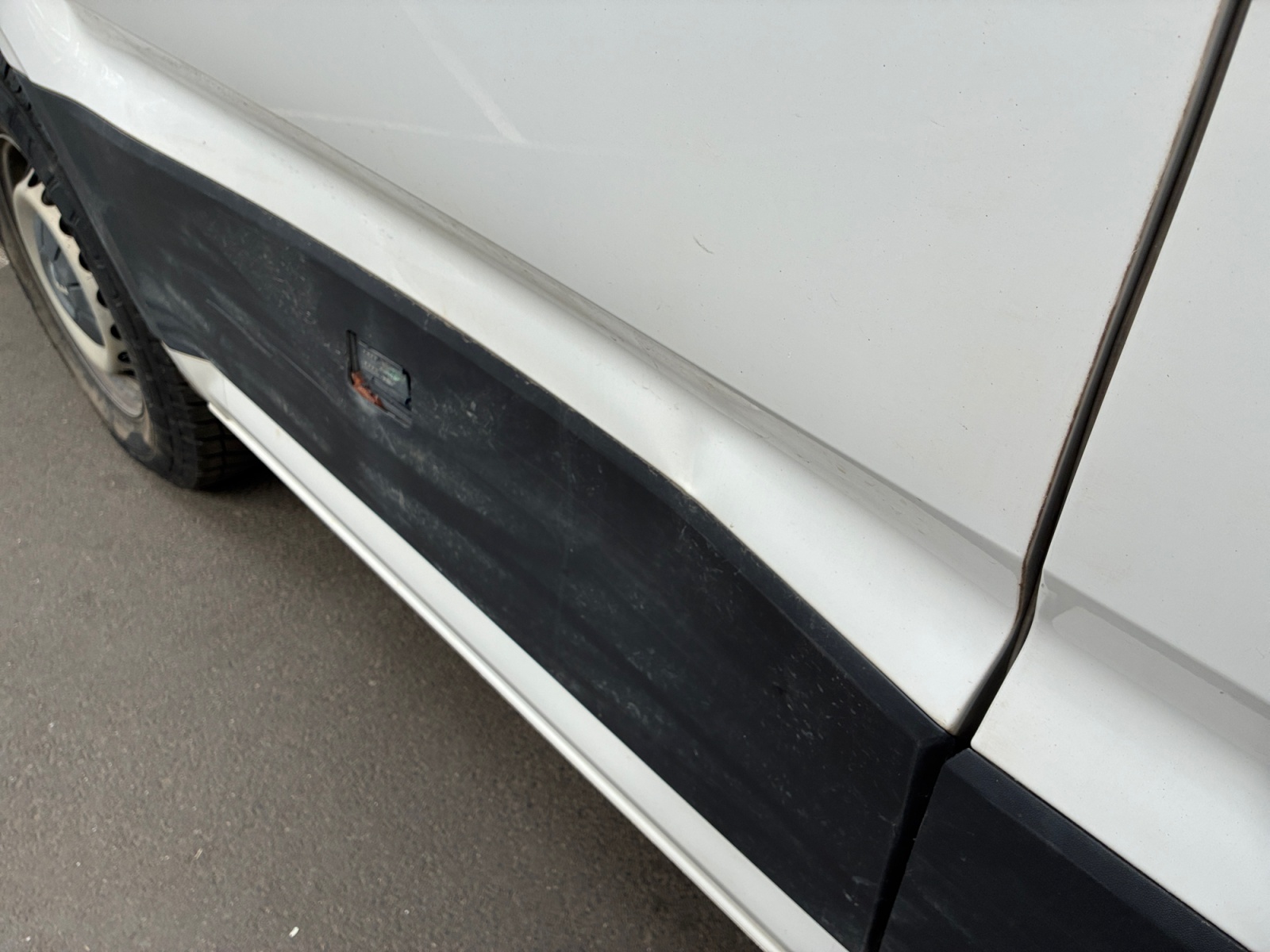VOLKSWAGEN CRAFTER FOURGON VAN 35 L4H3 2.0 TDI 140 CH BUSINESS LINE PLUS 2017