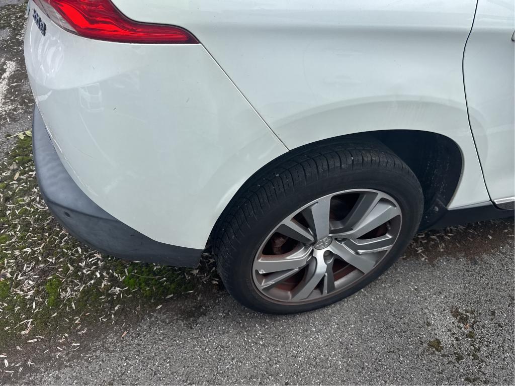 PEUGEOT 2008 1.6 BlueHDi 120ch S&S BVM6 Allure 2015