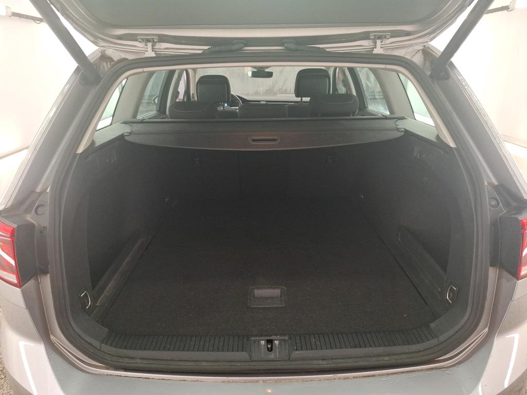 VOLKSWAGEN PASSAT SW 2.0 TDI EVO SCR 122 DSG7 Life Plus 2023