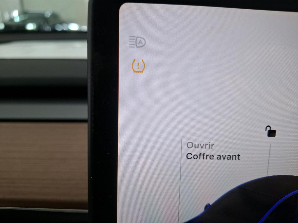 TESLA  2025
