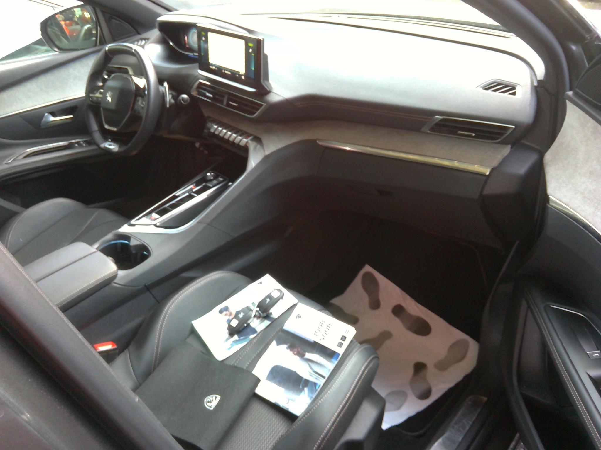 PEUGEOT 3008 Hybrid 225 e-EAT8 GT 2023