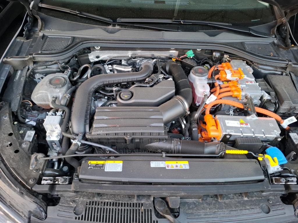 VOLKSWAGEN GOLF 1.5 eHybrid 204 DSG6 Style 2025