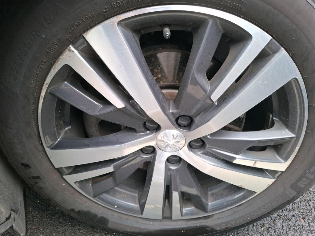 PEUGEOT 3008 Hybrid 225 e-EAT8 Allure 2022